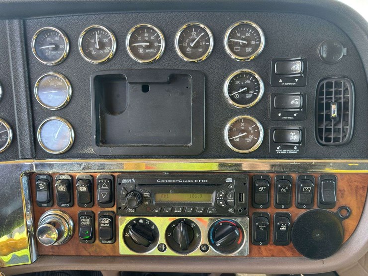 2011-peterbilt-386-image-18