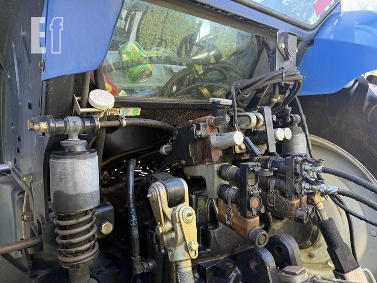 2006-new-holland-tm155-image-13