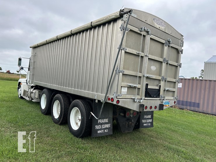 2001-freightliner-fld120-image-7