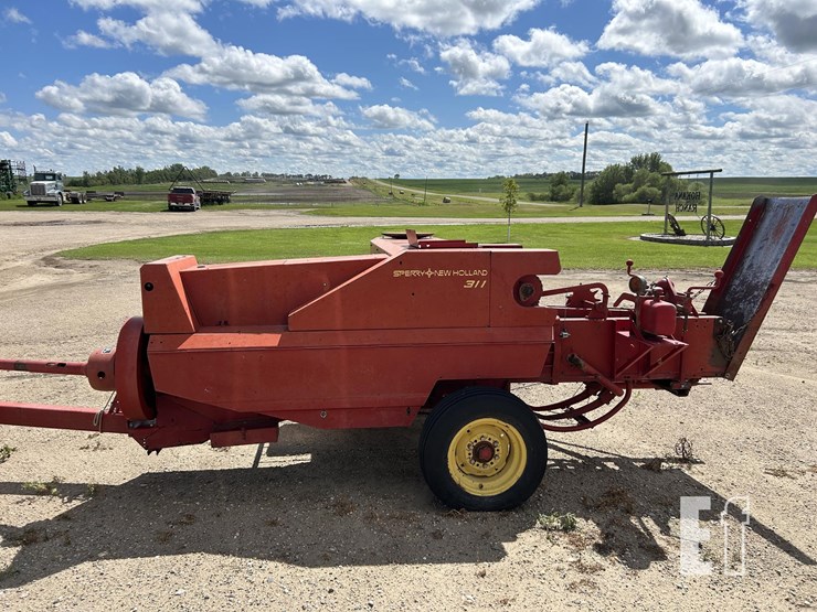 new-holland-311-image-6