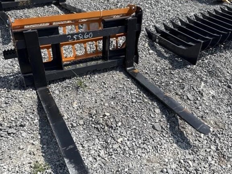 land-honor-pallet-forks-image-1
