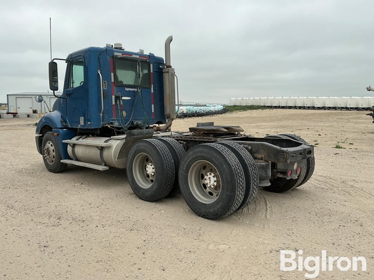2005-freightliner-columbia-120-image-7