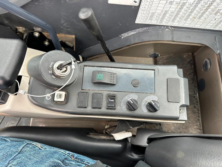 2016-case-cx55b-image-52