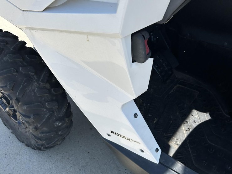 2017-can-am-maverick-x-xc-1000r-image-7