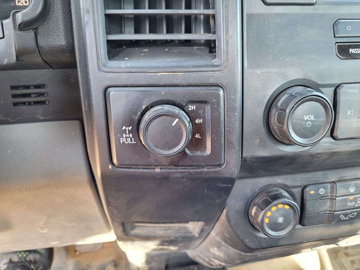 2017-ford-f150-image-13