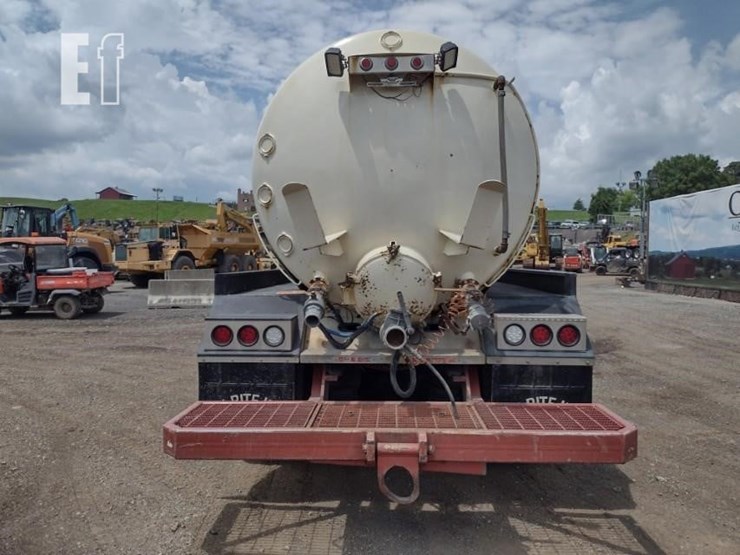 peterbilt-389-image-4