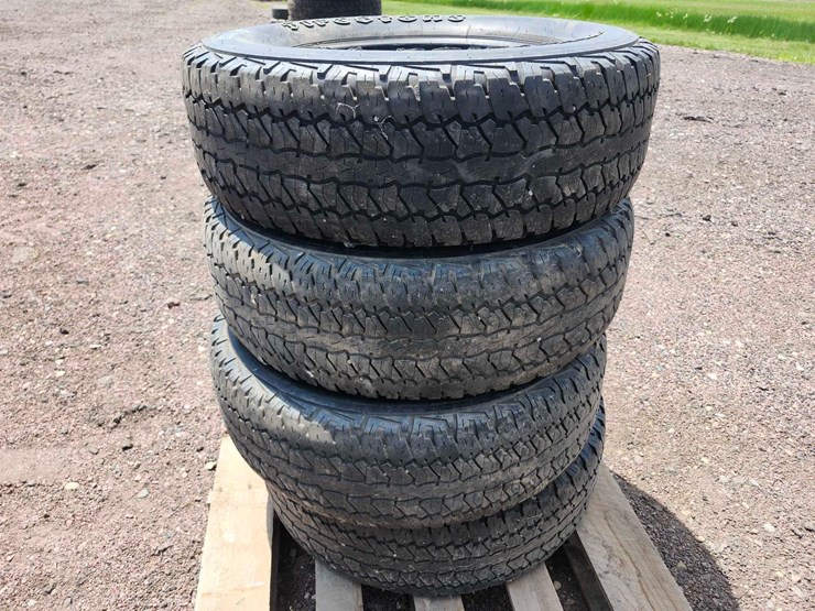 firestone-destination-a/t-p255/79r17-tires-image-2