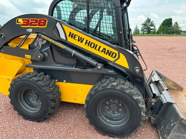2022-new-holland-l328-image-19