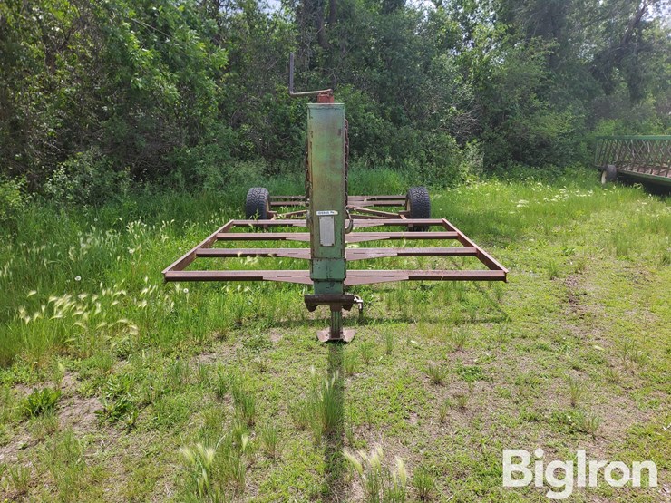 atwood-gooseneck-bale-hauler-image-2