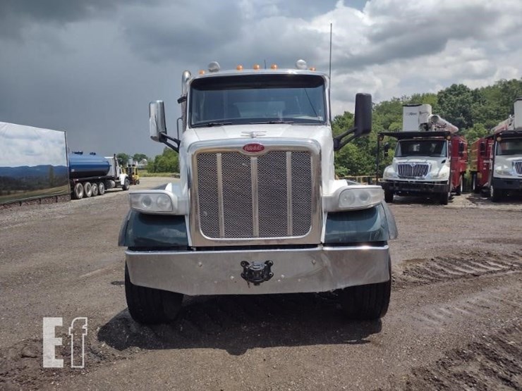 2019-peterbilt-567-image-2