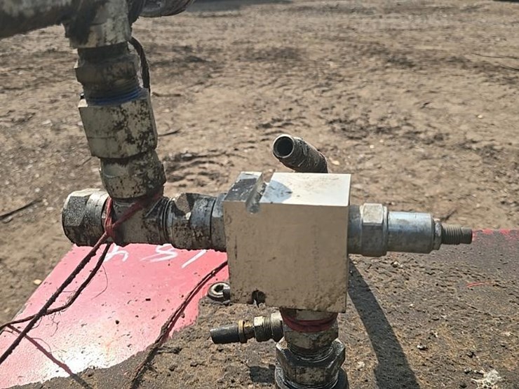 #184-•-hydraulic-oil-tank-image-19
