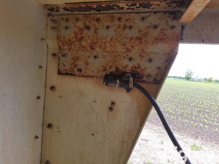 2002-wilson-5724t-t/a-gooseneck-livestock-trailer-image-13