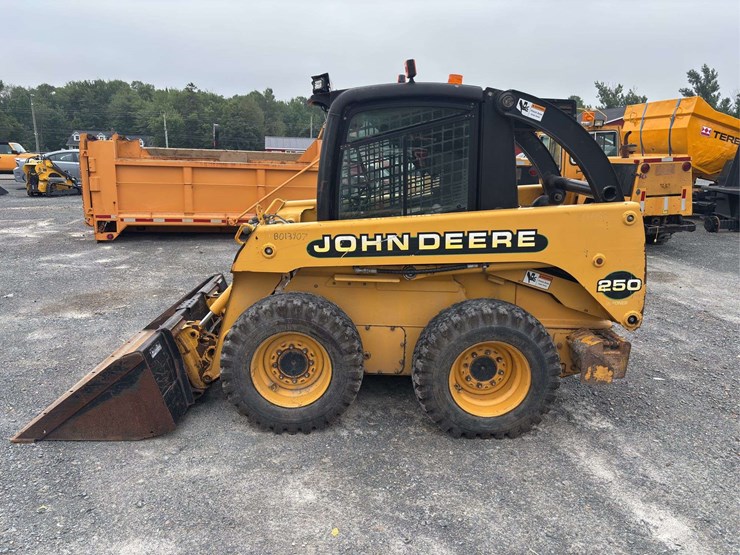 2001-john-deere-250-image-2