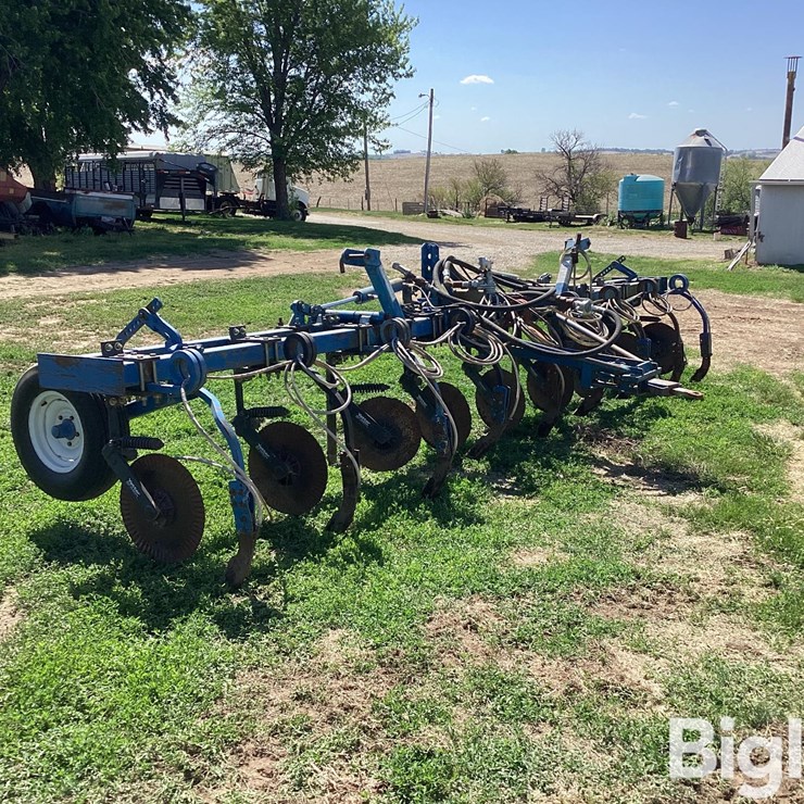 9 Shank Folding Anhydrous Applicator