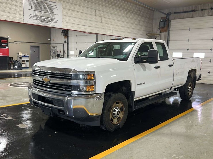 2016-chevrolet-silverado-2500hd-image-1
