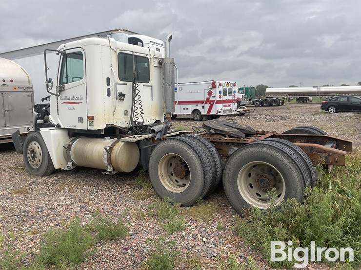 2001-freightliner-columbia-120-image-7