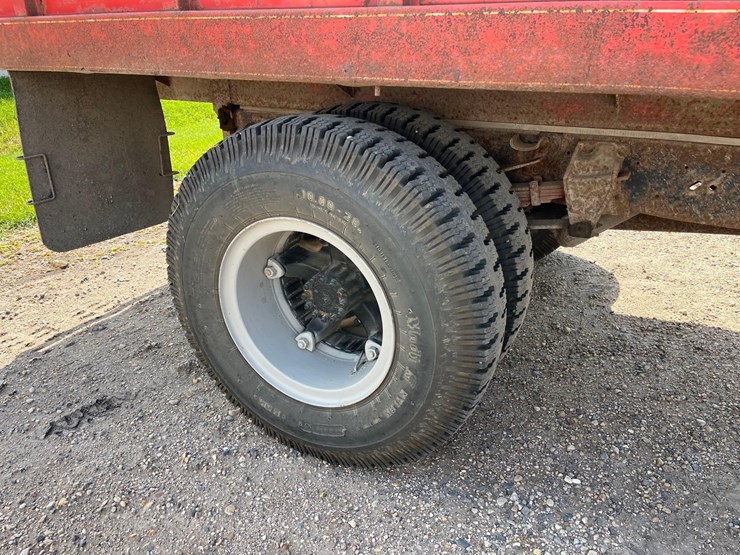 1976-ford-750-grain-truck-image-6