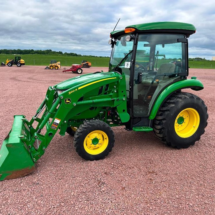 2022 JOHN DEERE 3033R