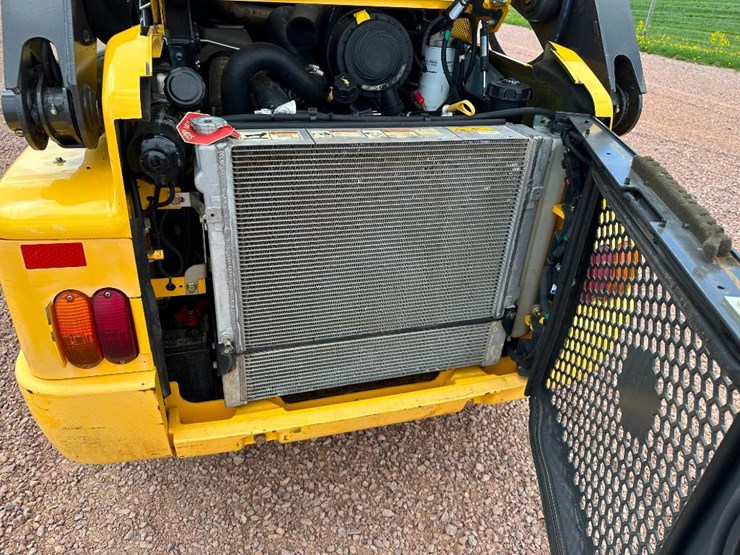 2018-new-holland-l228-image-28