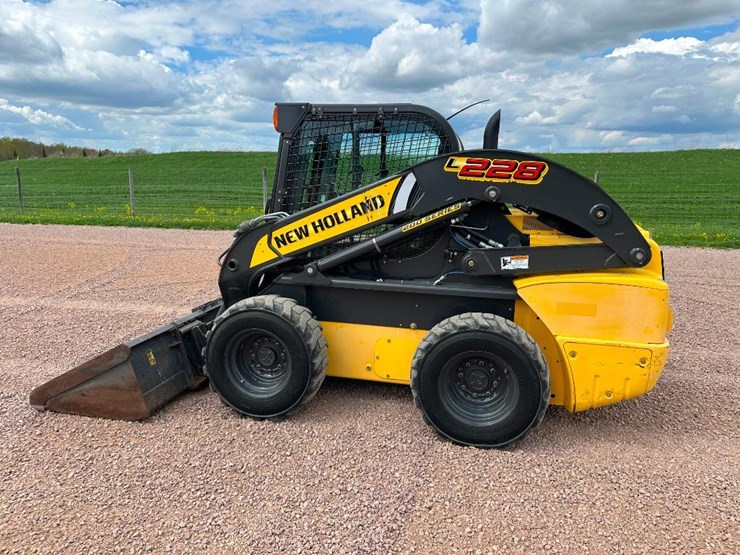 2018-new-holland-l228-image-6