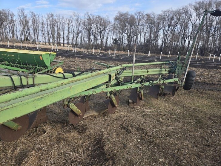 john-deere-2350-2450-image-13