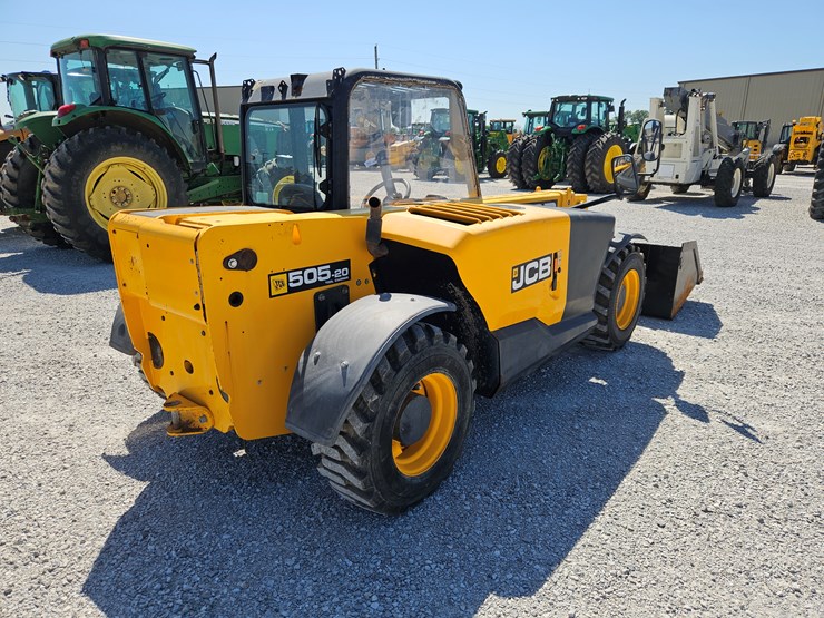 2020-jcb-505-image-16
