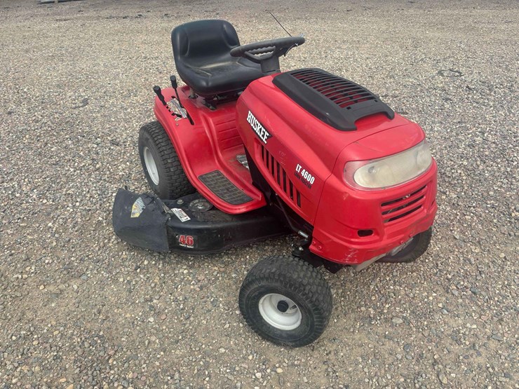 huskee-lt-4600-lawn-tractor-image-2