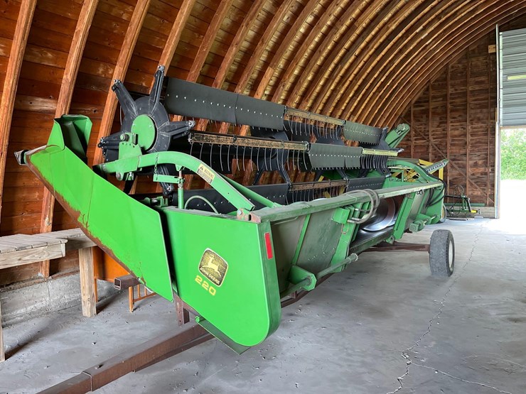 john-deere-220-image-12