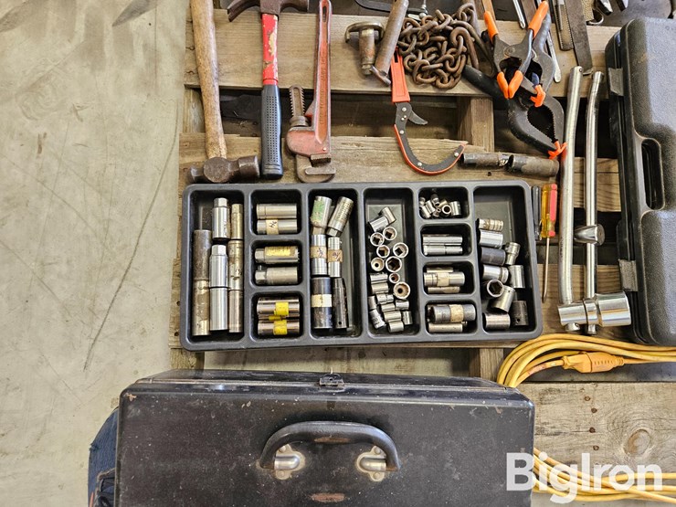 pallet-of-misc.-tools,-parts,-&-fasteners-image-6