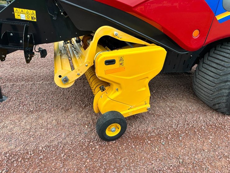2014-new-holland-330-image-19
