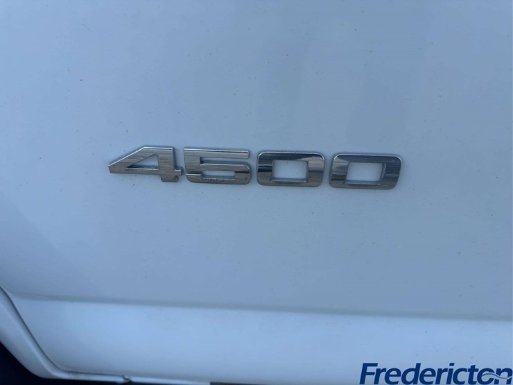 2012-chevrolet-express-4500-image-16