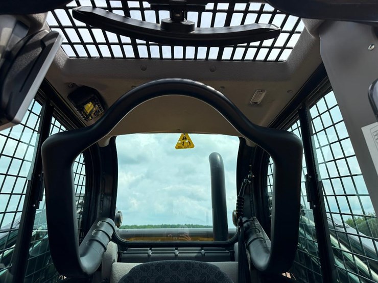 2022-new-holland-l328-image-31