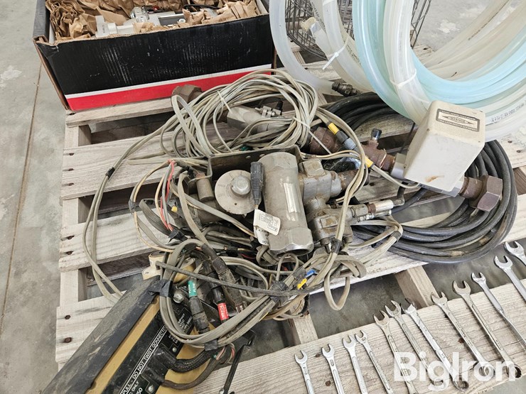 hiniker-8150-monitor,-unused-truck-starter,-&-other-misc.-items-image-11
