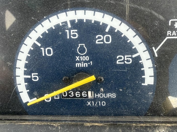 2010-john-deere-2720-image-15
