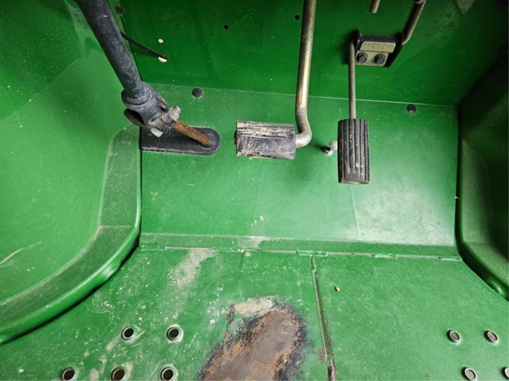 2014-john-deere-gator-image-24