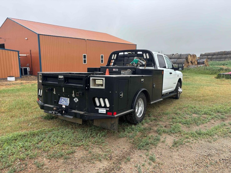 2023-ram-3500-pickup-image-7