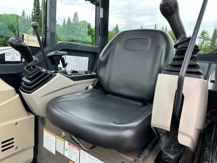 2016-case-cx55b-image-45