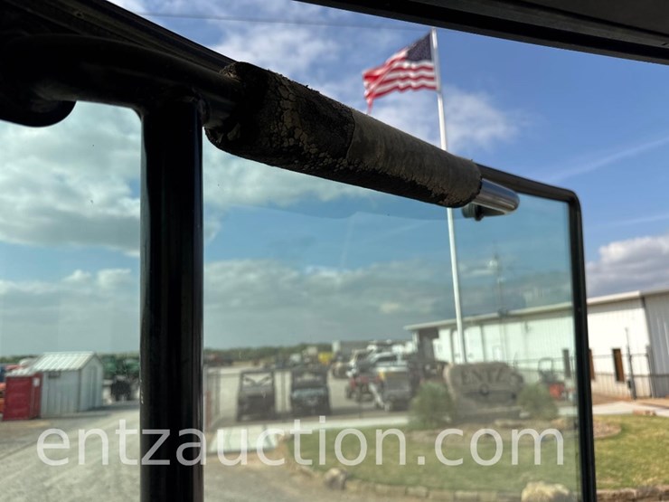2005-john-deere-8320-image-34