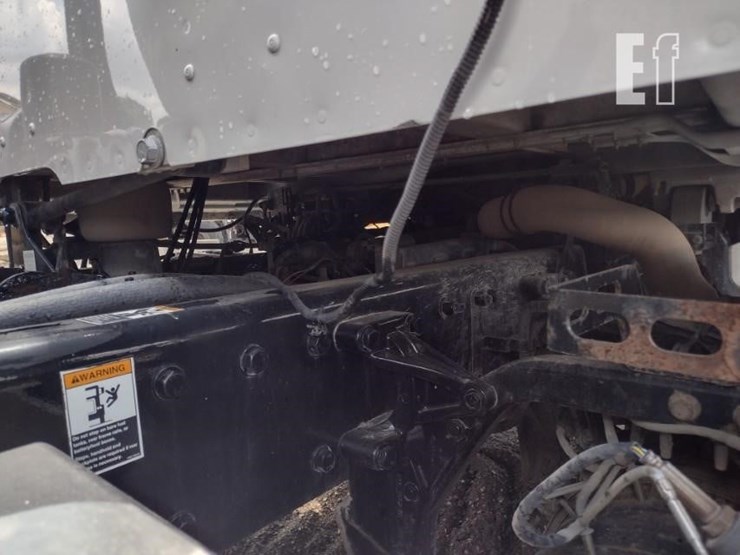 2019-peterbilt-567-image-43