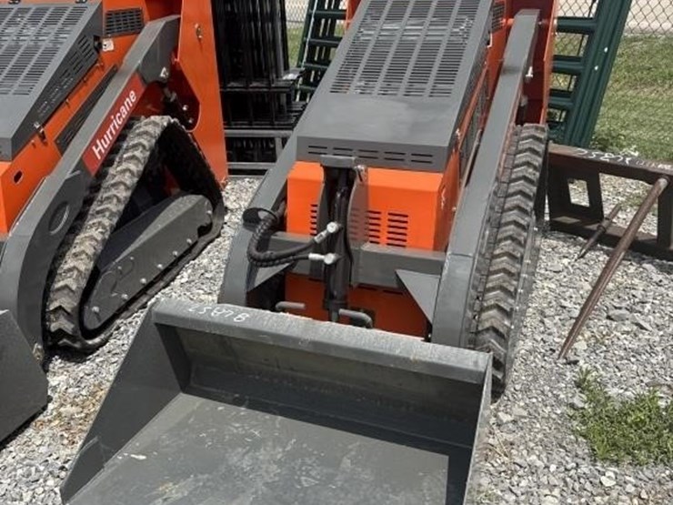 hurricane-mini-skid-steer-loader-image-1
