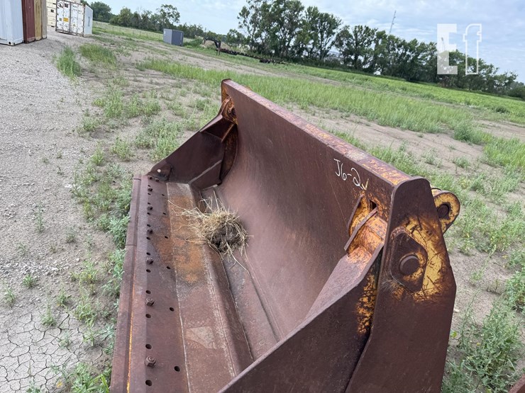 cat-2.38-yard-clam-bucket-image-9