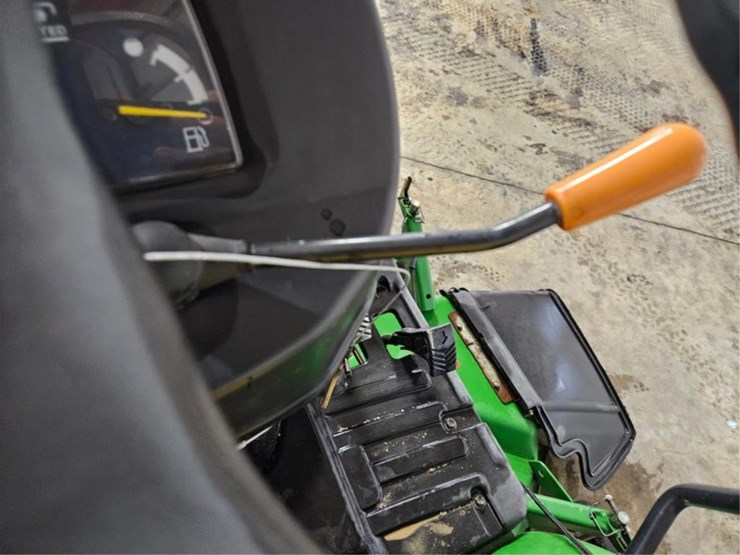 john-deere-2320-image-28