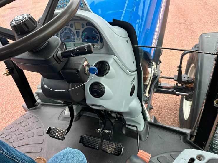 2014-new-holland-t6.175-image-48