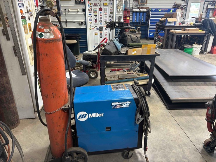 millermatic-252-welder-image-2