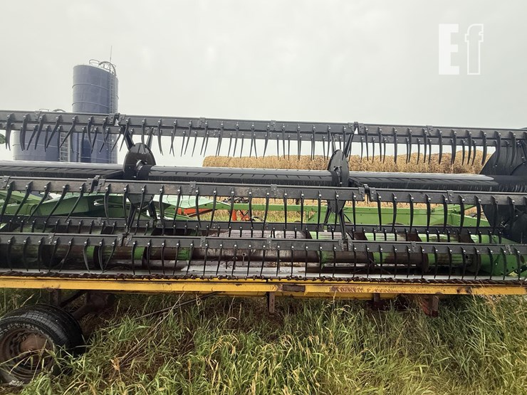 john-deere-220-image-3
