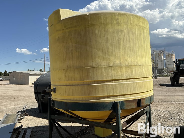 2000-gallon-cone-bottom-tank-image-3