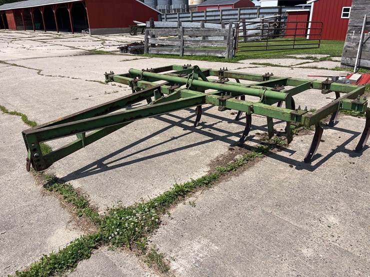 john-deere-chisel-plow-image-5