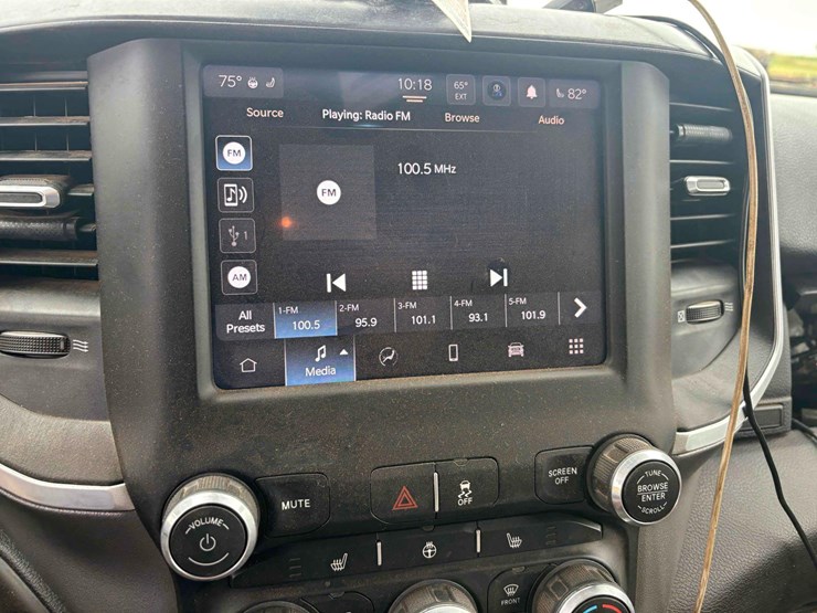 2023-ram-3500-pickup-image-21