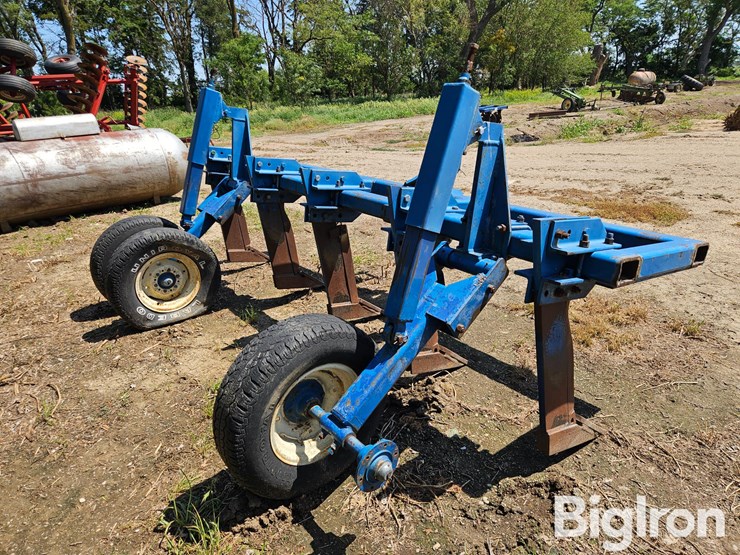 5-shank-3-pt-ripper-w/adjustable-gauge-wheels-image-5
