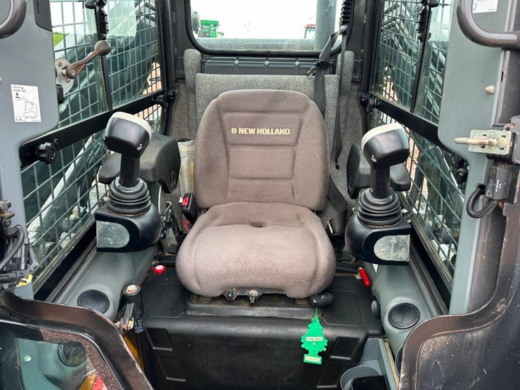 2015-new-holland-c232-image-36